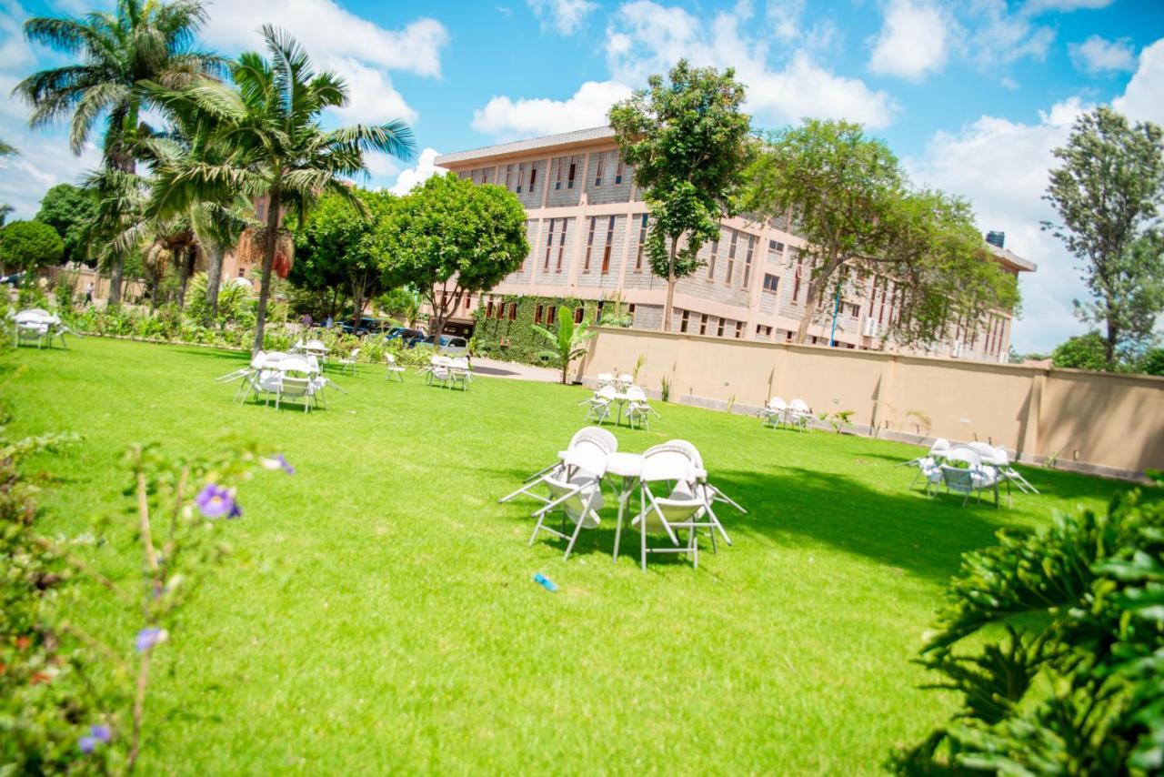 Lush Garden Hotel Аруша Экстерьер фото